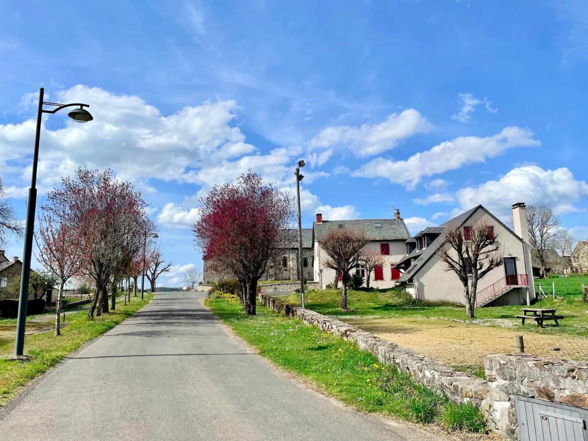 Auberge Le Beaulieu -Cantal Esterno foto